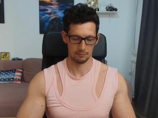 Brutus K — вебкам-модель онлайн на flirt4free