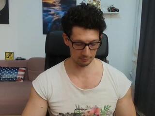 Brutus K — вебкам-модель онлайн на flirt4free