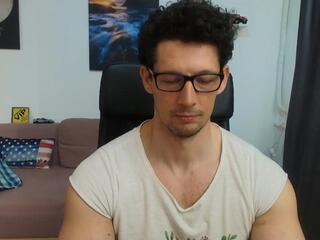 Brutus K — вебкам-модель онлайн на flirt4free