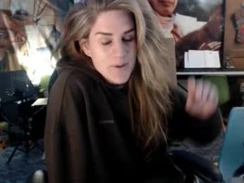 katiecutie_5 — вебкам-модель онлайн на chaturbate