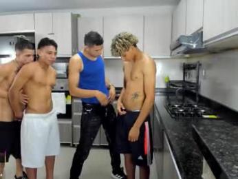 voyeurism_guys — вебкам-модель онлайн на chaturbate