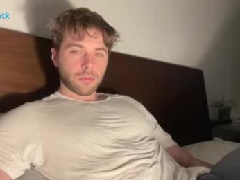 hot8pack01 — вебкам-модель онлайн на chaturbate