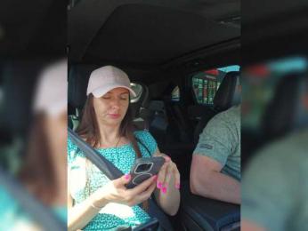 Motopara — вебкам-модель онлайн на bongacams