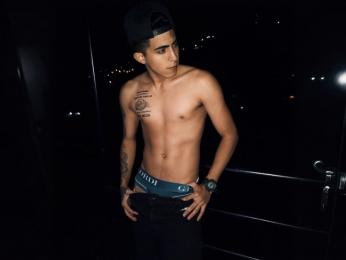 AdamBrowns — вебкам-модель онлайн на livejasmin