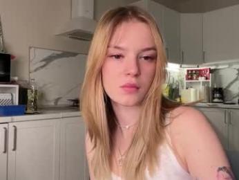 cyberl0ve_ — вебкам-модель онлайн на chaturbate