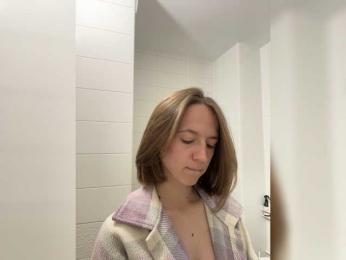 EllieTonee — вебкам-модель онлайн на bongacams