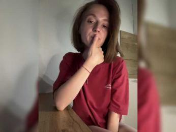 EllieTonee — вебкам-модель онлайн на bongacams