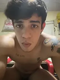 valdren_vylord — вебкам-модель онлайн на stripchat
