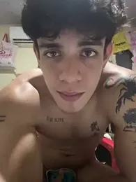 valdren_vylord — вебкам-модель онлайн на stripchat
