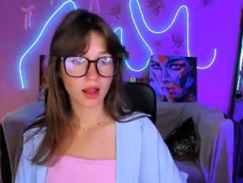 helli_belli — вебкам-модель онлайн на chaturbate