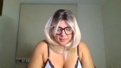 LadySuMilf — вебкам-модель онлайн на cam4