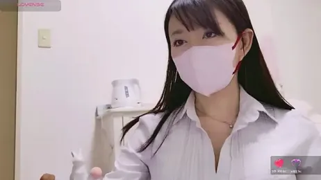 maii- — вебкам-модель онлайн на stripchat