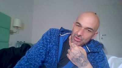ilciuciu20 — Cam4 stream photo (May 2026)