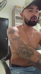 Reynols0523 — вебкам-модель онлайн на cam4