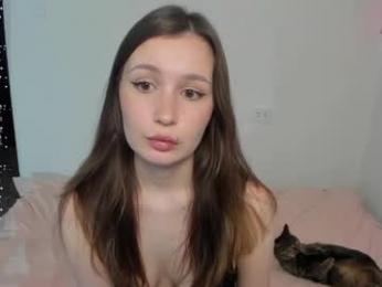 eumomino — вебкам-модель онлайн на chaturbate