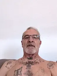 Lieb2701 — вебкам-модель онлайн на stripchat