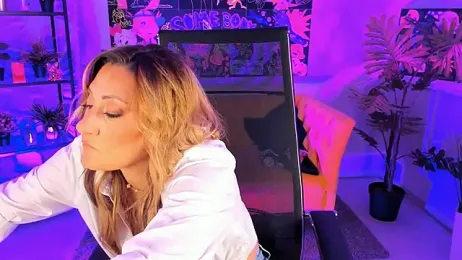 SarahAlluring — Stripchat stream photo (Apr 2025)