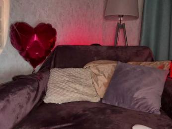 PinkFoxya — вебкам-модель онлайн на bongacams