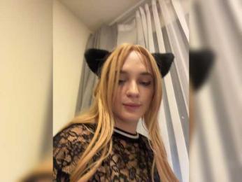 AstridMoss — вебкам-модель онлайн на bongacams