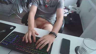 Aleex325 — вебкам-модель онлайн на cam4