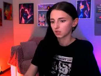 bella_dorn — вебкам-модель онлайн на chaturbate