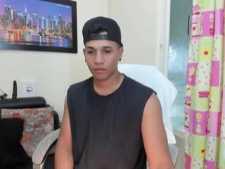 Yoxi Martinez — вебкам-модель онлайн на flirt4free