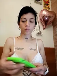 Paula_Alameda — Stripchat stream photo (Oct 2025)