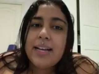 sheeylaroee — вебкам-модель онлайн на camsoda