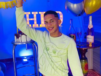 DylamAmadeus — вебкам-модель онлайн на livejasmin