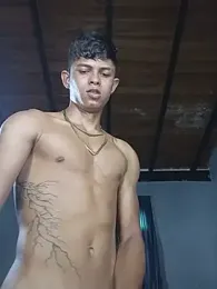 God_Eros_23cm — вебкам-модель онлайн на stripchat