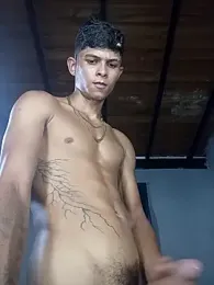 God_Eros_23cm — вебкам-модель онлайн на stripchat