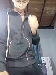 God_Eros_23cm — вебкам-модель онлайн на stripchat