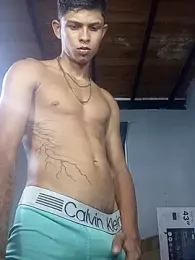 God_Eros_23cm — вебкам-модель онлайн на stripchat