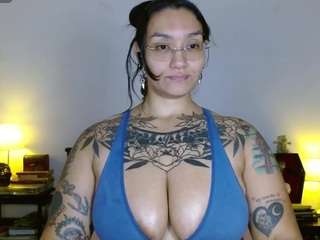 toothyy — вебкам-модель онлайн на camsoda