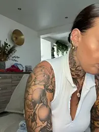 venustattoue — Stripchat stream photo (Aug 2026)