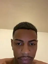 Guzdick — вебкам-модель онлайн на stripchat