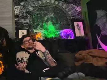 webz_and_kordz — вебкам-модель онлайн на chaturbate