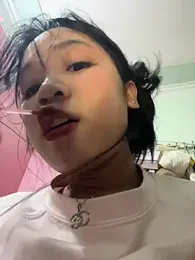 Leeeeiu — вебкам-модель онлайн на stripchat