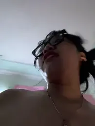 Leeeeiu — вебкам-модель онлайн на stripchat