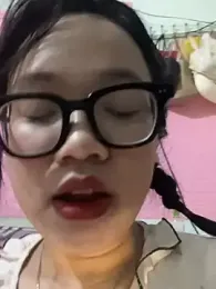 Leeeeiu — вебкам-модель онлайн на stripchat