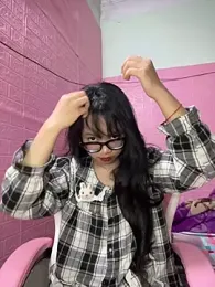 Leeeeiu — вебкам-модель онлайн на stripchat