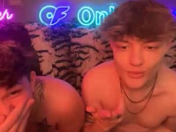 eastinwestin — вебкам-модель онлайн на chaturbate