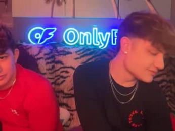 eastinwestin — вебкам-модель онлайн на chaturbate