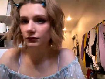 AideWaddick — вебкам-модель онлайн на bongacams