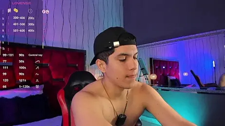 Brat_ — вебкам-модель онлайн на stripchat