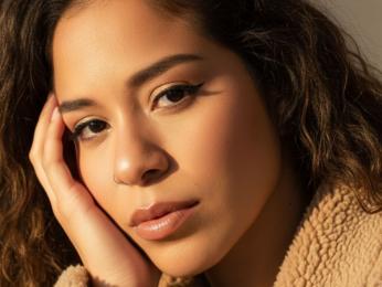 AnekaMia — вебкам-модель онлайн на livejasmin