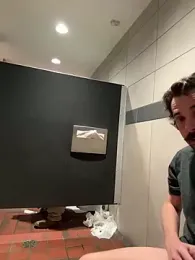 RawSlutMaker — вебкам-модель онлайн на stripchat