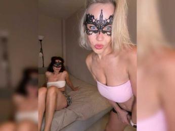 Two_milfs — вебкам-модель онлайн на bongacams