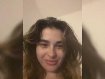 Evelinad — вебкам-модель онлайн на bongacams