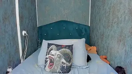 RedAssHottie — вебкам-модель онлайн на stripchat